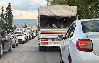 Tokat’ta çocukların kamyonet kasasındaki yolculuğu kameralara yansıdı