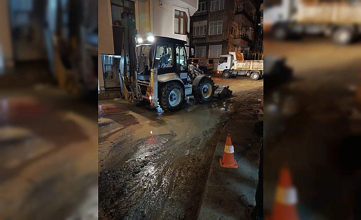 Trabzon'daki su baskınlarına belediye ekipleri müdahale etti