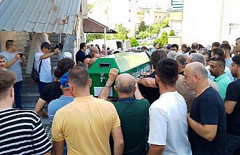 Zonguldak'ta kardeşi tarafından bıçaklanarak öldürülen kadının cenazesi defnedildi