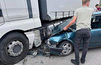 Amasya'da tırla çarpışan otomobildeki 5 kişi yaralandı