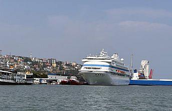 “Astoria Grande“ kruvaziyeri Samsun Limanı'na demirledi