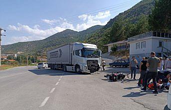 Çorum'da tırla çarpışan motosikletin sürücüsü yaralandı