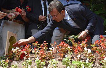 Ekrem İmamoğlu, şehit Ayar'ın Trabzon'daki mezarını ziyaret etti