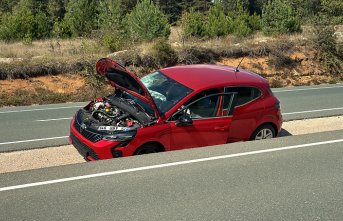 Karabük'te devrilen otomobilin sürücüsü yaralandı