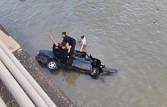 Karabük'te çaya düşen otomobildeki sürücü öldü, karısı yaralandı