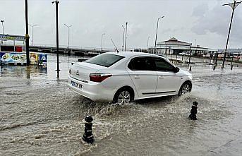 Sinop'ta sağanak etkili oldu, denizde hortum oluştu