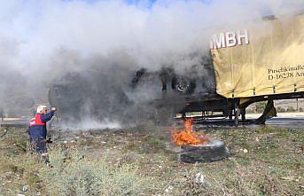 Amasya'da seyir halindeki tırda çıkan yangın hasara neden oldu