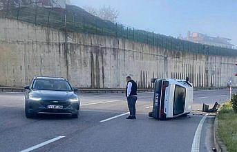 Bartın'da elektrik direğine çarpan otomobilin sürücüsü yaralandı