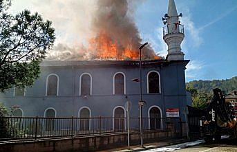 Bartın'da tarihi cami yangında ağır hasar gördü