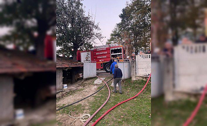 Düzce'de çıkan yangında tek katlı ev kullanılamaz hale geldi