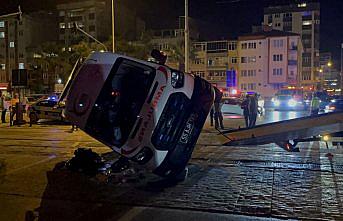 Samsun'da tramvayla ambulansın çarpışması sonucu 4 kişi yaralandı