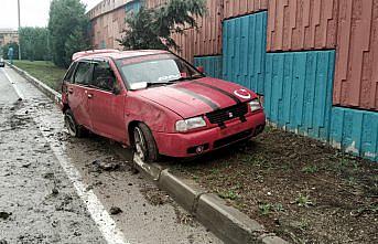 Karabük'te ağaçlara çarpan otomobildeki yolcu yaralandı