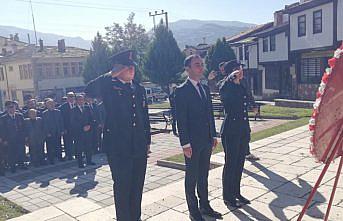 Kastamonu'nun ilçelerinde çelenk sunma töreni düzenlendi