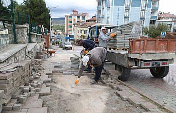 Kavak Belediyesi bozulan yolların onarımı için çalışma yapıyor