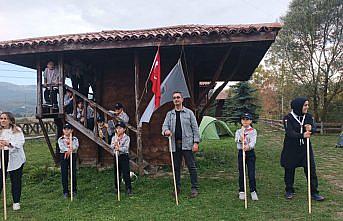 Ladikli öğrenciler arkadaşlarının anısına izcilik kampı düzenledi