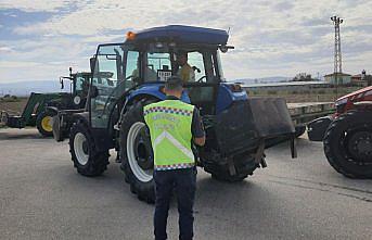 Merzifon’da jandarma ekiplerinin trafik denetimleri sürüyor