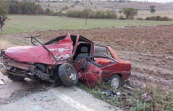 Samsun'da çarpışan otomobil ile minibüsün sürücüleri yaralandı