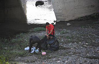 Samsun'da ırmakta ceset ihbarına giden ekipler temizlik yaptı