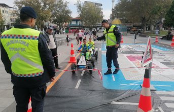 Tokat'ta mobil tır ve emniyet kemeri simülasyon aracında trafik eğitimi verildi