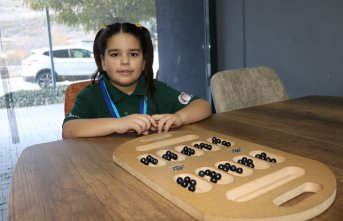 Ablasına özenerek başladığı bestemşe oyununda 6 yaşında dünya ikincisi oldu