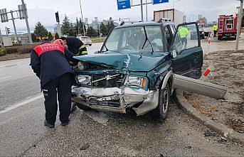 Amasya'da cip ile otomobilin çarpıştığı kazada 4 kişi yaralandı