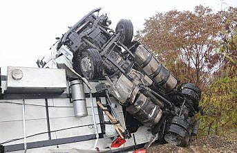 Amasya'da meydana gelen trafik kazasında araçlarda hasar oluştu