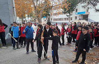 Amasya’da öğrencilere geleneksel Türk okçuluğu ve olimpik okçuluk tanıtıldı