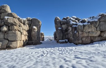 Anadolu'nun en eski yerleşim yerlerinden Hattuşa Antik kenti beyaza büründü