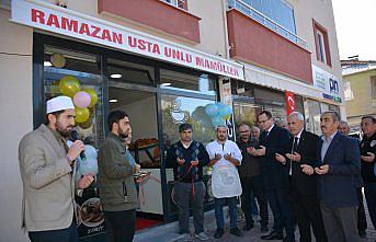 Başçiftlik Kaymakamı Satış, iş yeri açılışına katıldı