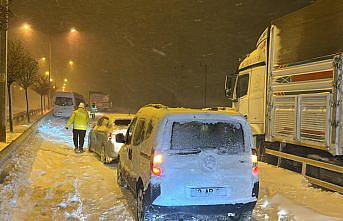 Bayburt-Gümüşhane kara yolu kar nedeniyle ulaşıma kapandı