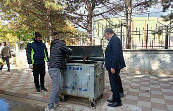 Belediye Başkanı Sargın, çöp konteynerlerinin dezenfekte işlemini inceledi