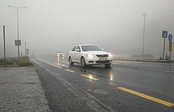 Bolu Dağı Düzce geçişinde sis ve yağmur etkili oldu