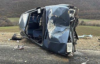 Bolu'da devrilen otomobilin sürücüsü yaralandı