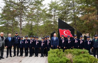 Çorum Valisi Çalgan şehit Aybüke öğretmenin kabrini ziyaret etti