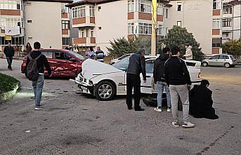 Karabük'te iki otomobilin çarpıştığı kazada 1 kişi yaralandı