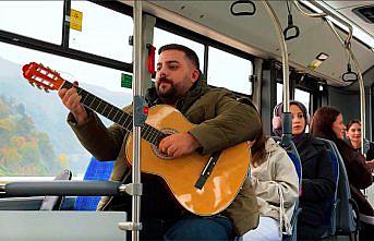 Karabük'te vize sınavlarına giden üniversite öğrencilerine otobüste müzik dinletisi