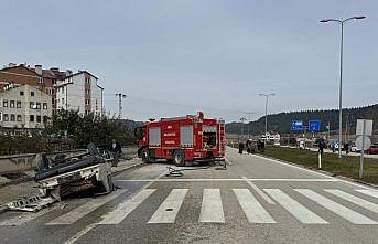 Kastamonu'da devrilen otomobildeki 2 kişi yaralandı