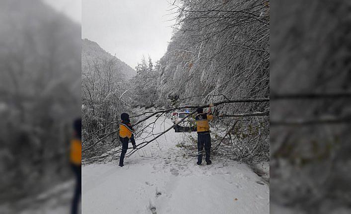 Kastamonu'da rahatsızlanan kişi paletli ambulansla hastaneye götürüldü