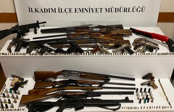 Samsun'da iki evinde 27 silah ele geçirilen zanlı yakalandı