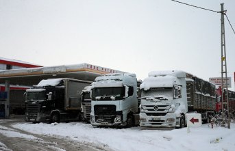 Tokat'taki Çamlıbel Geçidi'nde kar kalınlığı yaklaşık 60 santimetreye ulaştı