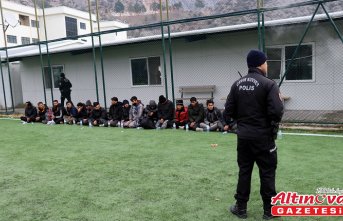 Amasya'da yol kontrolünde minibüste 20 düzensiz göçmen yakalandı