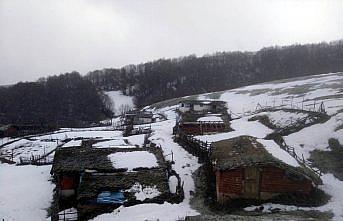 Amasya'nın yüksek kesimlerinde kar yağışı etkili oldu