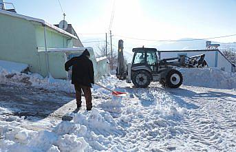 Bayburt'ta karla mücadele çalışmaları devam ediyor