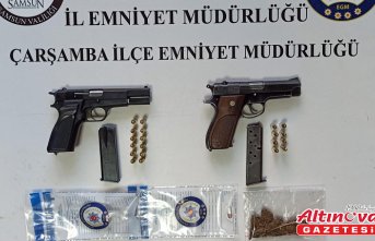 Çarşamba'da araçlarda ruhsatsız tabanca ve uyuşturucu bulundu