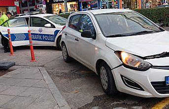 Çorum’da otomobille çarpışan motosikletin sürücüsü yaralandı