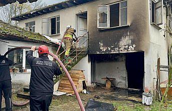 Düzce'de iki katlı ev yanarak kullanılamaz hale geldi