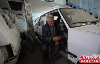 Düzceli kaporta ustası, restore ettiği 1977 model otomobilini torunlarına saklıyor