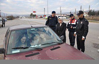 Gümüşhacıköy Kaymakamı Güneş, trafik denetimine katıldı