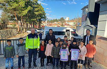 Havza'da uzman jandarmalara öğrenci ve muhtarlardan ziyaret