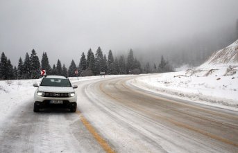 Ilgaz Dağı'nda kar ve sis etkili oldu